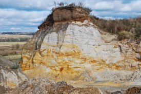 矿山陈迹特色幼镇一期项目可行性钻研汇报